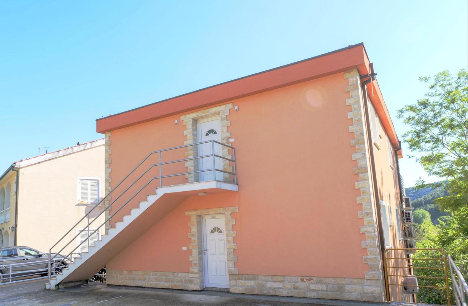 Apartments Chilla *** Лопар Екстериор снимка